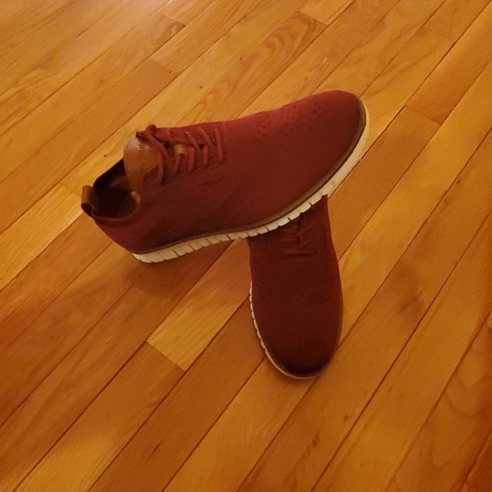 Off Red Shoes - Picture 2 of 2
